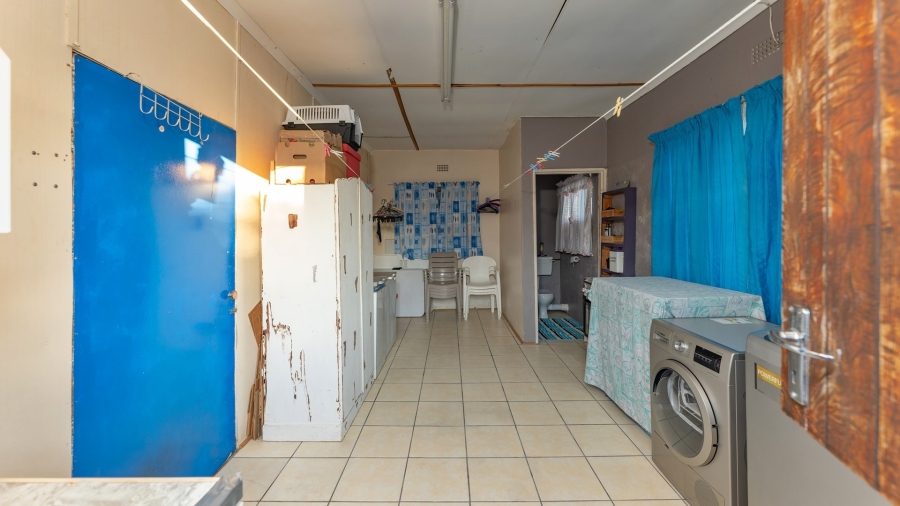 4 Bedroom Property for Sale in Struisbaai Western Cape